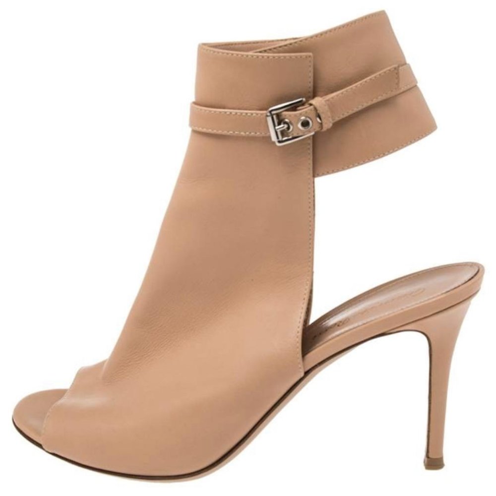 Gianvito Rossi Beige Cuff Ankle Heels sz 8.5